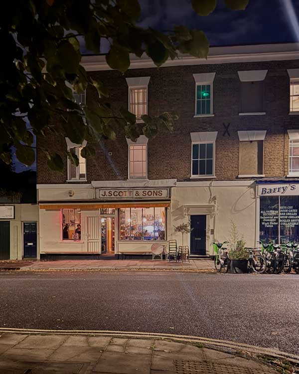 Image of the exterior of Hector's that links to the Hector's Wine Bar Page.